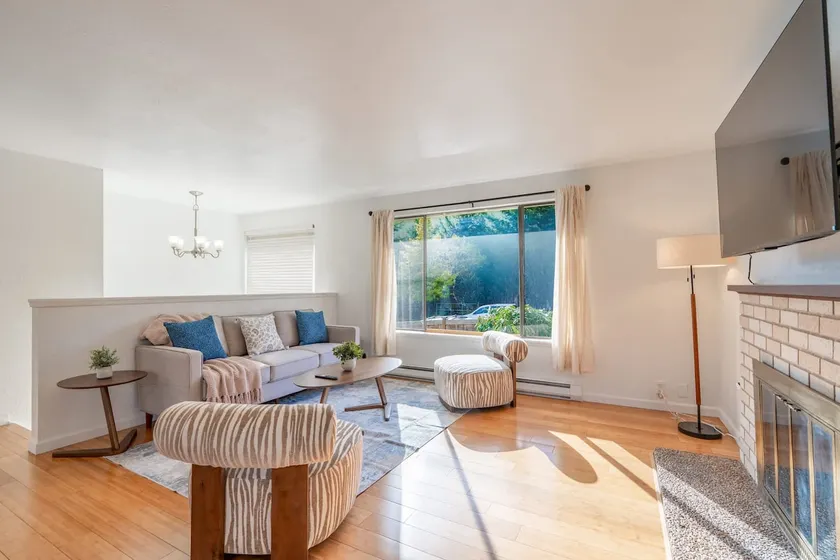 Pet-friendly 4BR Seattle Retreat with Fenced Yard - Image 1