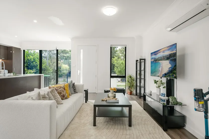 Modern 3BR House 7min Drive to Leppington Station - Image 1