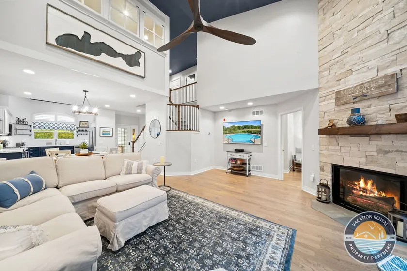 Pool, Beach Walk & Lake Views in Fontana - Image 1