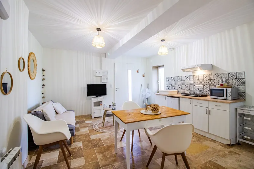 La Pierre Apartment - Image 1