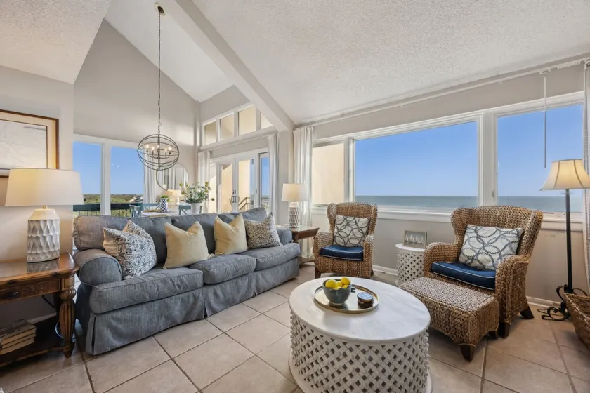 1120 Beachwalker – Pet-Friendly w/ Loft - Image 1