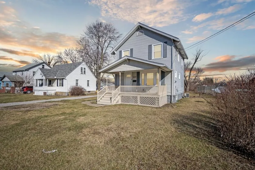 3BR home in Lorain near Lake Erie & Cedar Point - Image 1