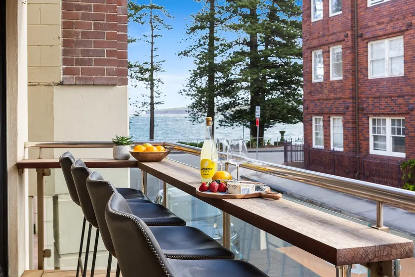 Manly Muse with Water View and Lock Up Garage - Image 1