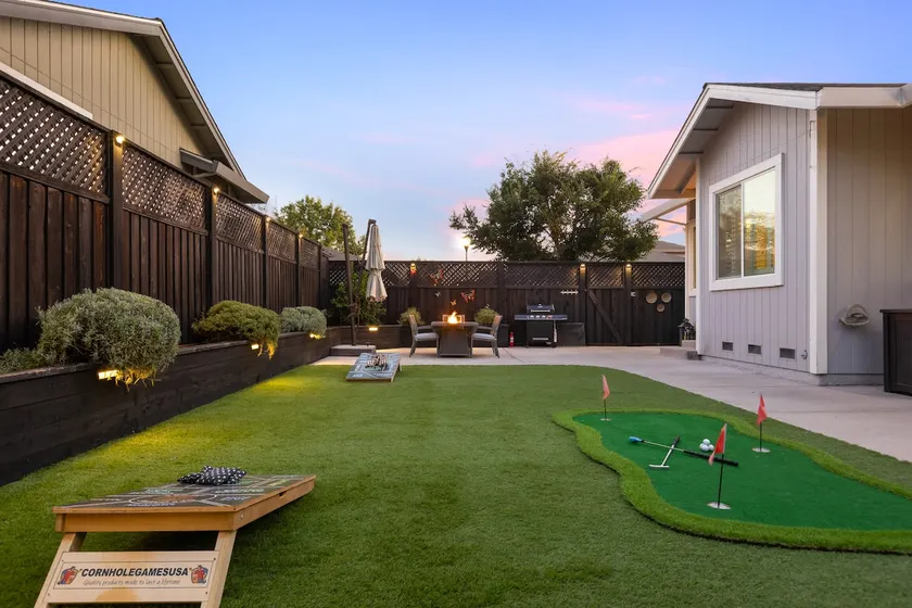 Windsor Home with Sauna & Outdoor Fire Pit - Image 1