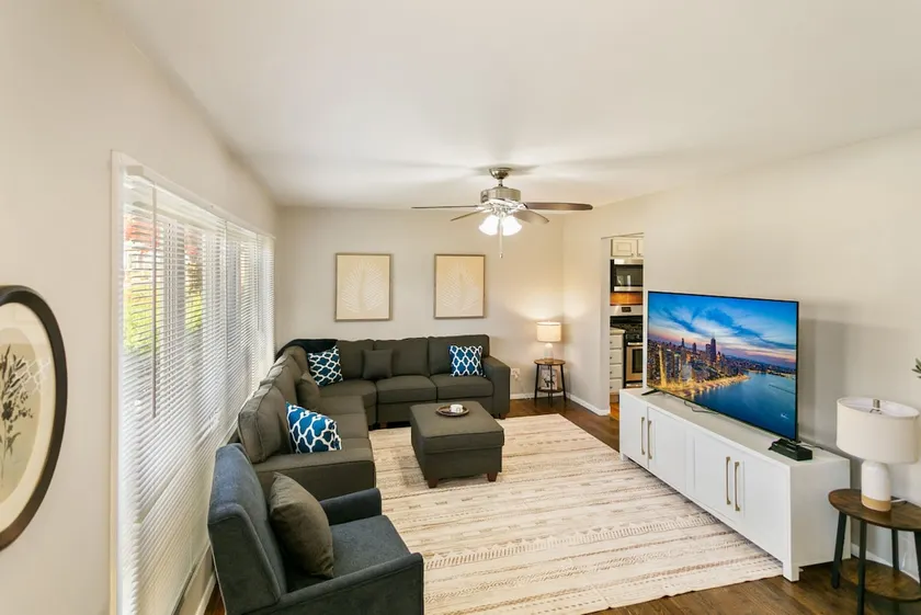 Spacious 4BR Retreat W/ back Porch Near Navy Base! - Image 1