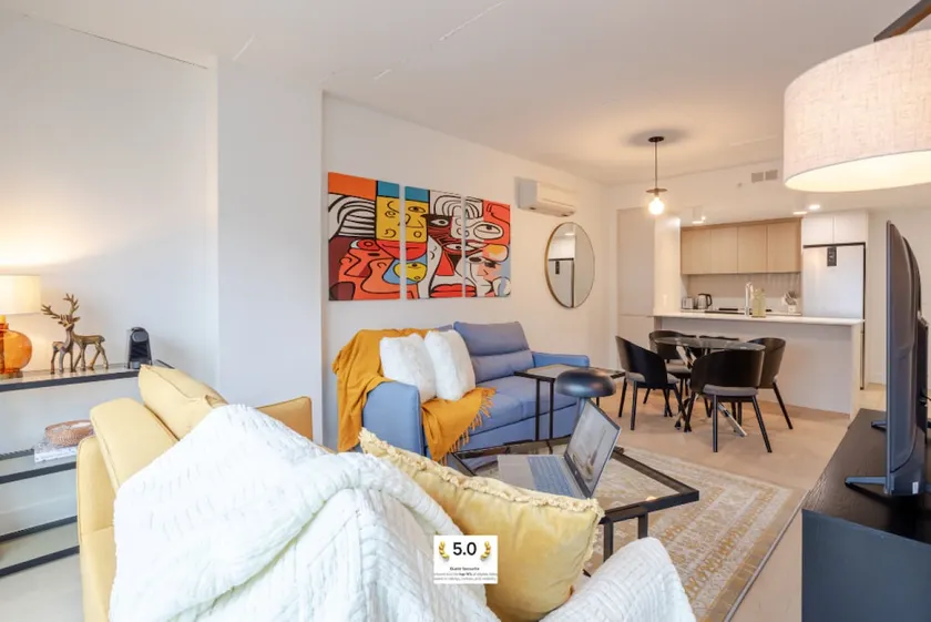 Stylish Living in MTL | Rooftop BBQ Retreat - Image 1