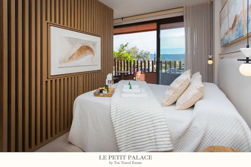 Luxury UCAM Studio, Desk and High Speed WiFi - Image 1