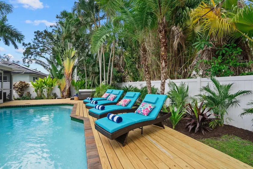 Blue Tide Bungalow - Image 1