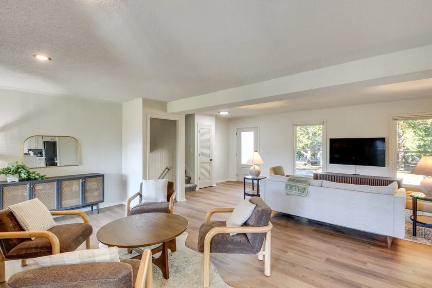 19 Mi to Kansas City: Group Retreat w/ Game Room! - Image 1