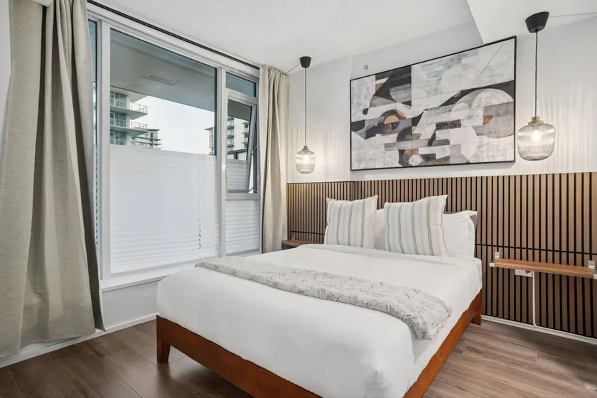 Burnaby 2-Bed Condo with Parking, Sleeps 6 - Image 1