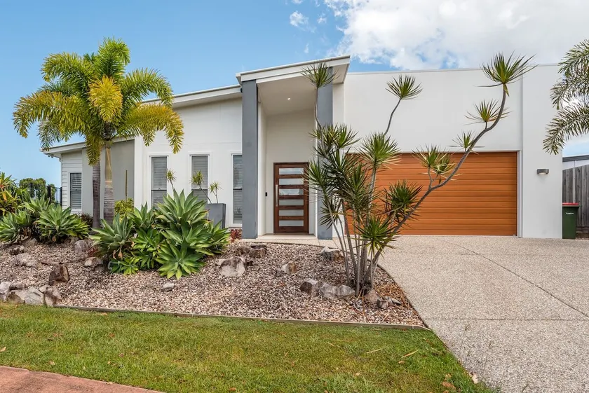 The Hinterland Dip House Minutes to Noosa & Beaches - Image 1