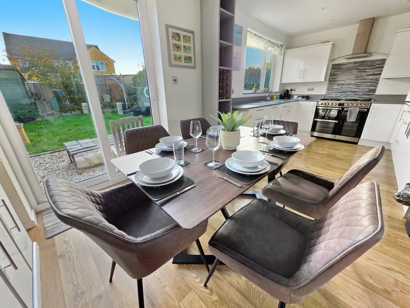 3-Bedroom House | Sleeps 6 | Great Location - Image 1