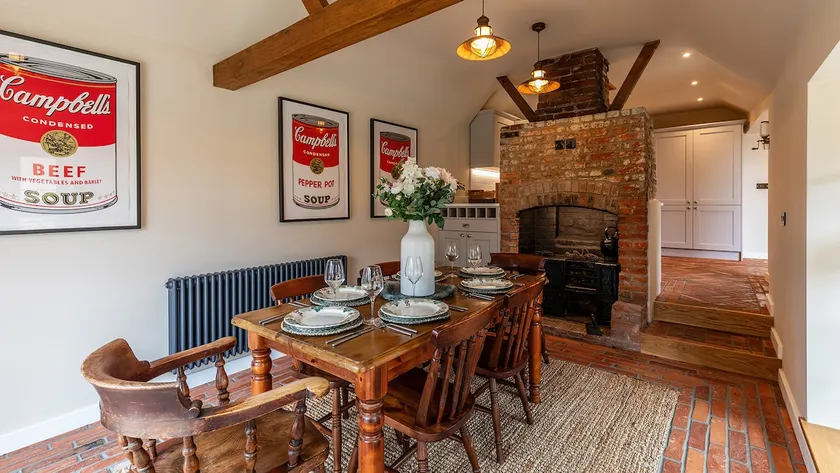 Charming Thatched Cottage in the Heart of Ramsbury - Image 1