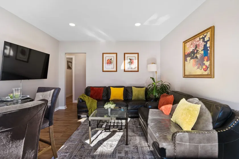 4BR Home, Parking Space, Near Hackensack Med & NYC - Image 1