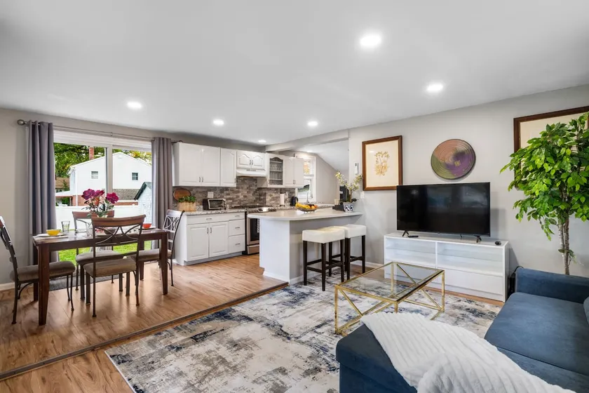 4BR Home, Parking Space, Mins to NYC & Time Square - Image 1