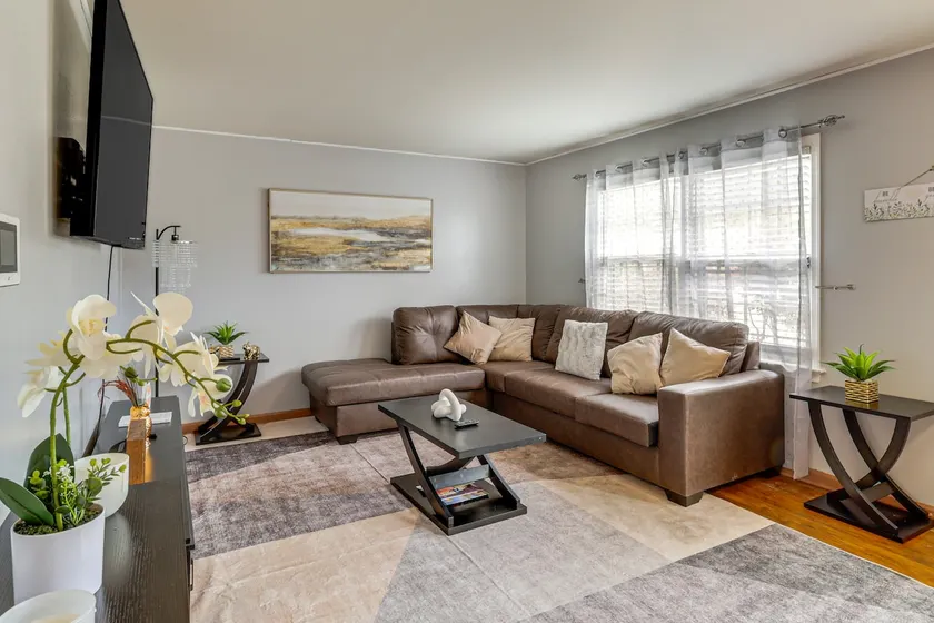 Near Beaches, Base & Bay! Hampton Home w/ Backyard - Image 1