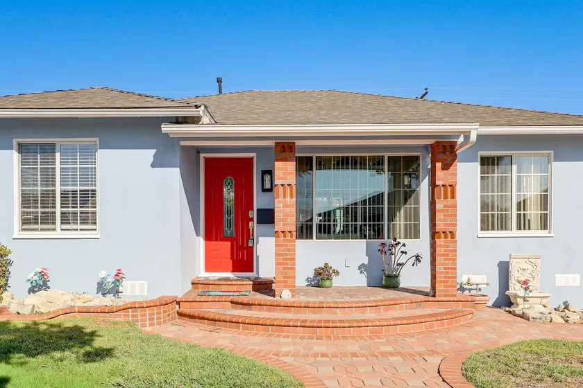 Stylish Home Near Sofi Stadium, LAX & Long Beach - Image 1