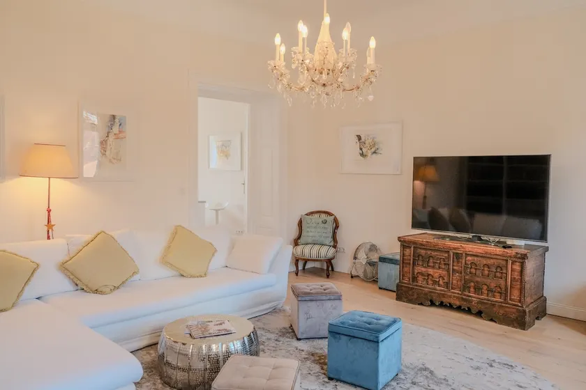 Altstadt Elegance - Image 1
