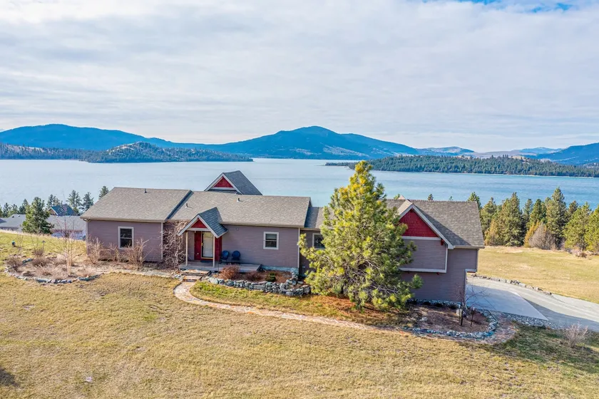 Breathtaking Mountain & Lake Views! - Image 1