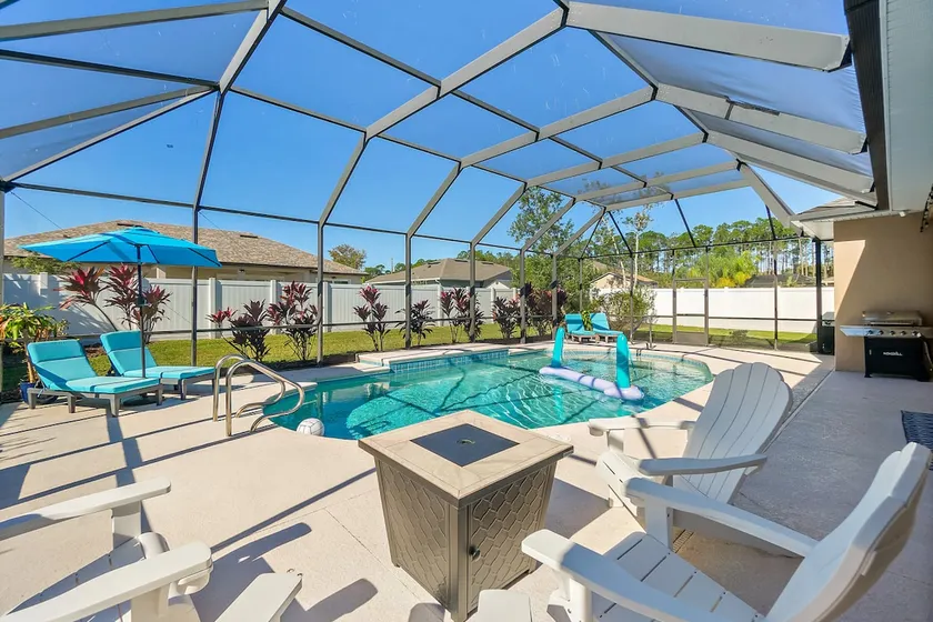 5BR Pool Retreat with Lanai, Fire Pit & Bikes - Image 1