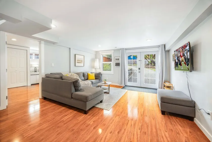 Spacious 2BR Home, Backyard Parking [snowball2] - Image 1