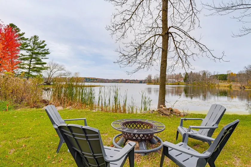 Fish, Swim & Explore! 2-cabin Camp on Round Lake - Image 1