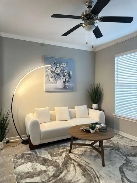Sleek 1BR Near Woodlands | Parking, Pool & Gym - Image 1