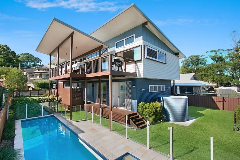 Cirrus At Kirra - Image 1