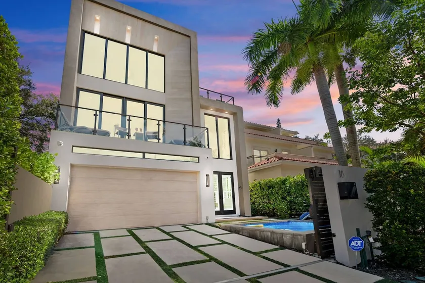 Las Olas Villa - Image 1