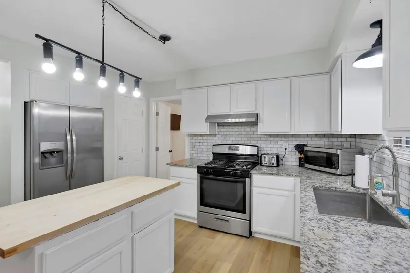 Bright 5BR Family Home -Near Airport New Albany & Easy Commute - Image 1