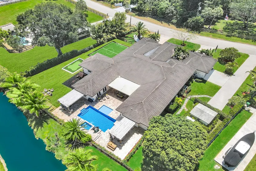 8-BR with Pool & Mini-golf & Soccer - Image 1