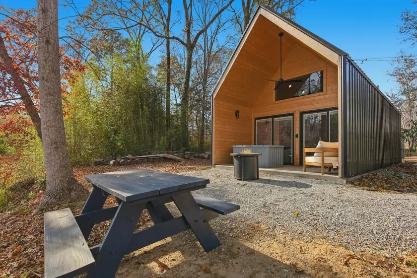 The Blue Heron - Riverfront Retreat w/ Hot Tub - Image 1