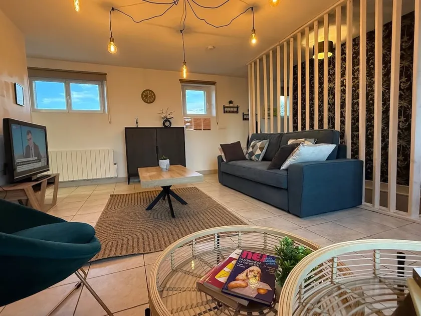 Two rooms with countryside view in Bâlines - Image 1