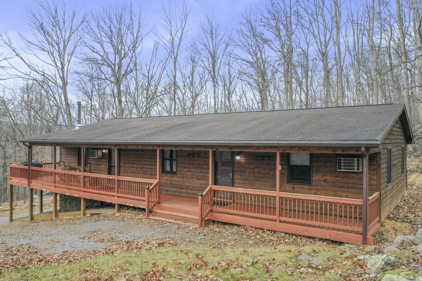 Mountain Retreat by Berkeley Springs+River Access - Image 1