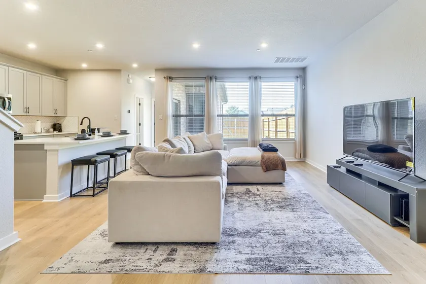 < 2 Mi Kalahari & Dell Diamond! Modern Townhome - Image 1