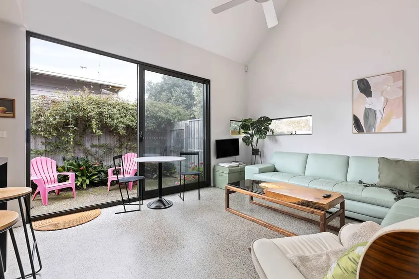Spacious 1-Bed Townhouse in Norlane - Image 1