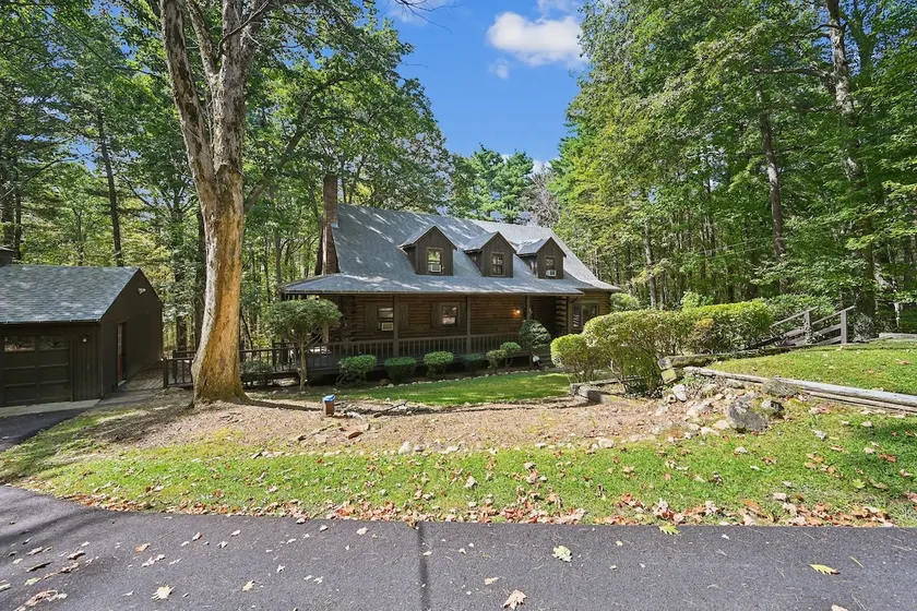 Cushing Home Family Cabin Near Wachusett Mtn 4 Bedroom Home - Image 1