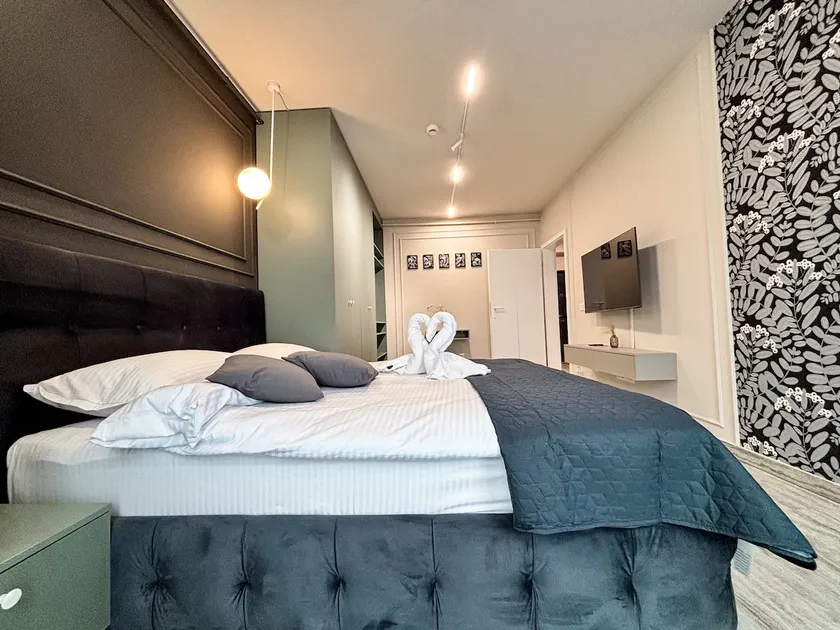 Sky Heaven Airport 2 Bdr Apartment - Free Parking - Image 1