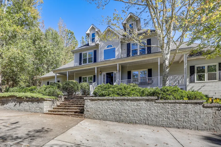 Walk to Trails: Peaceful Family Home in Braselton - Image 1