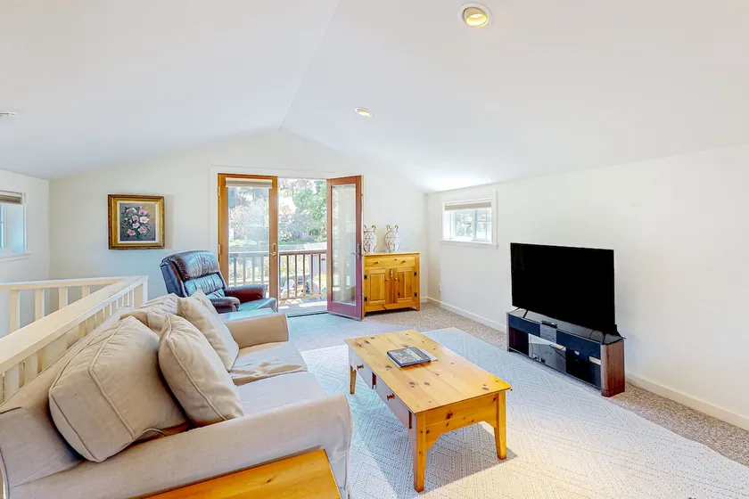 Mendocino Family Home, Near Beach & Hot Tub - Image 1