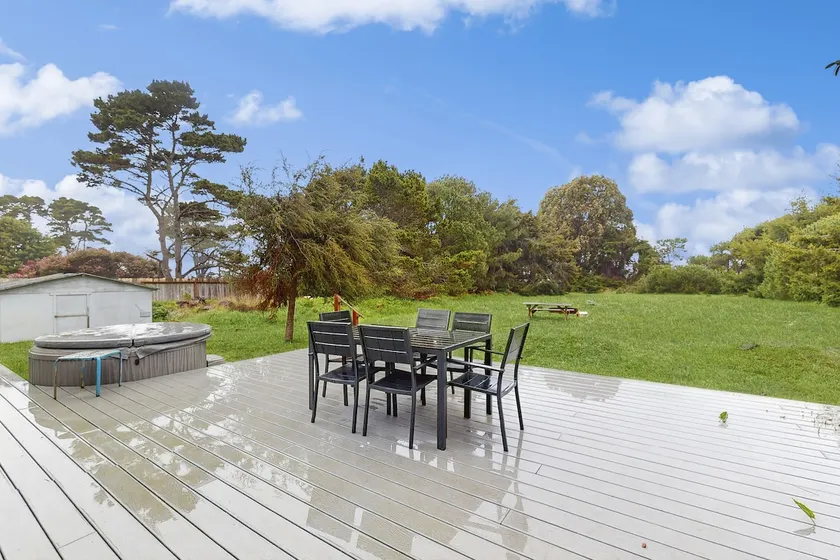 Charming Pet Friendly Cottage with Hot Tub - Image 1