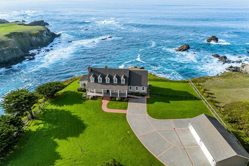 Oceantfront Estate with Luxury Kitchen & Game Room - Image 1