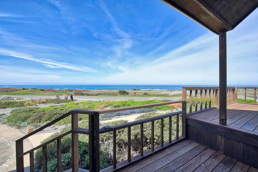 Gorgeous Waterfront home with easy Beach Access - Image 1