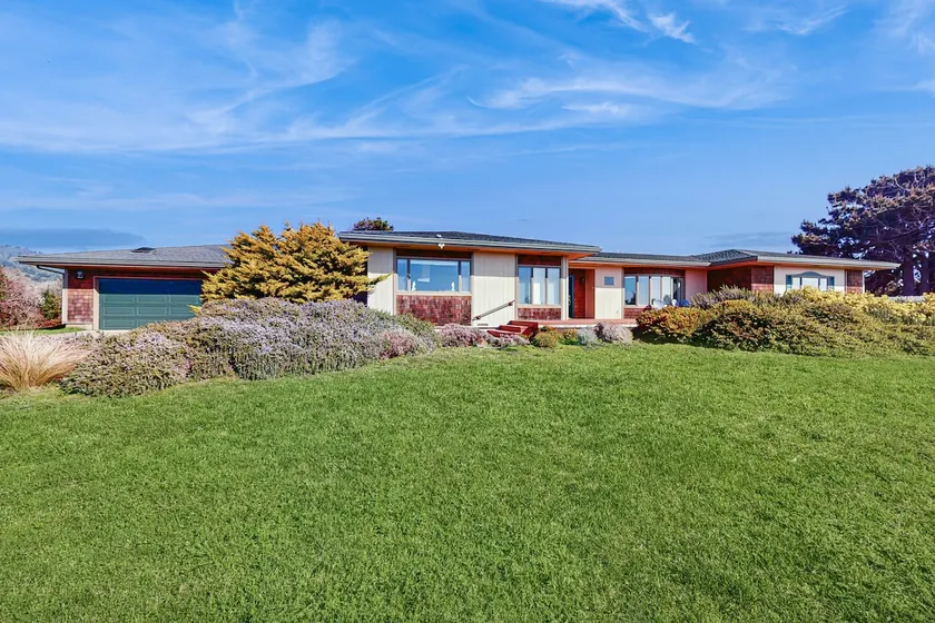 Large Luxury Home - Ocean View, Hot tub, Game Room - Image 1