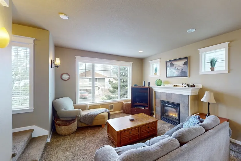 Classic coastal home w/ ocean view - Image 1