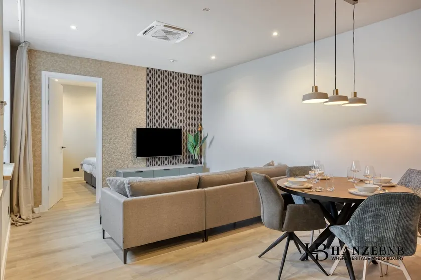 HanzeBnB - The Luxury Apartment - Image 1