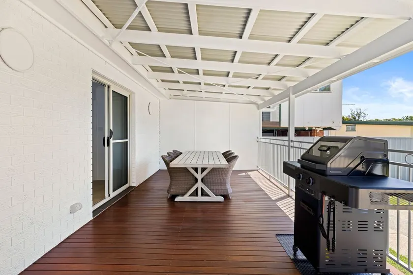 Villa Burra - Pet Friendly - 5 Mins Walk to the Beach - Image 1