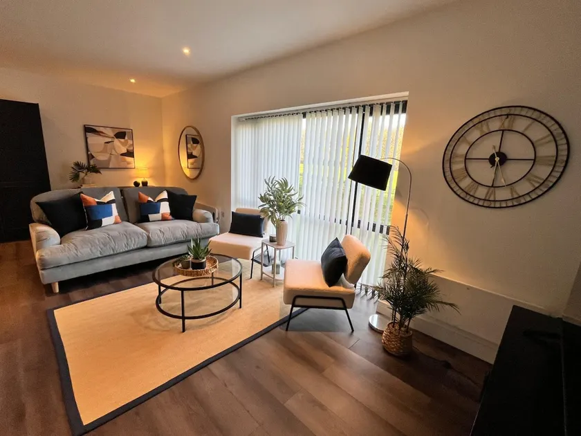 Modern Hawthorn Stay, New Forest Escape - Image 1
