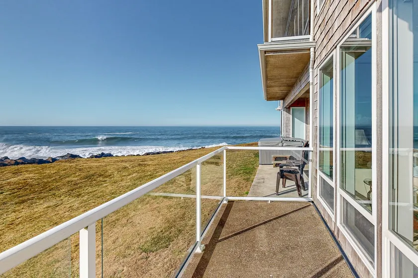 Luxury Waterfront Condo with Shared Hot Tub Pool a - Image 1