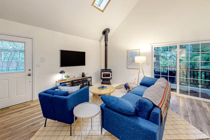 Renovated three story home by the beach with a fur - Image 1